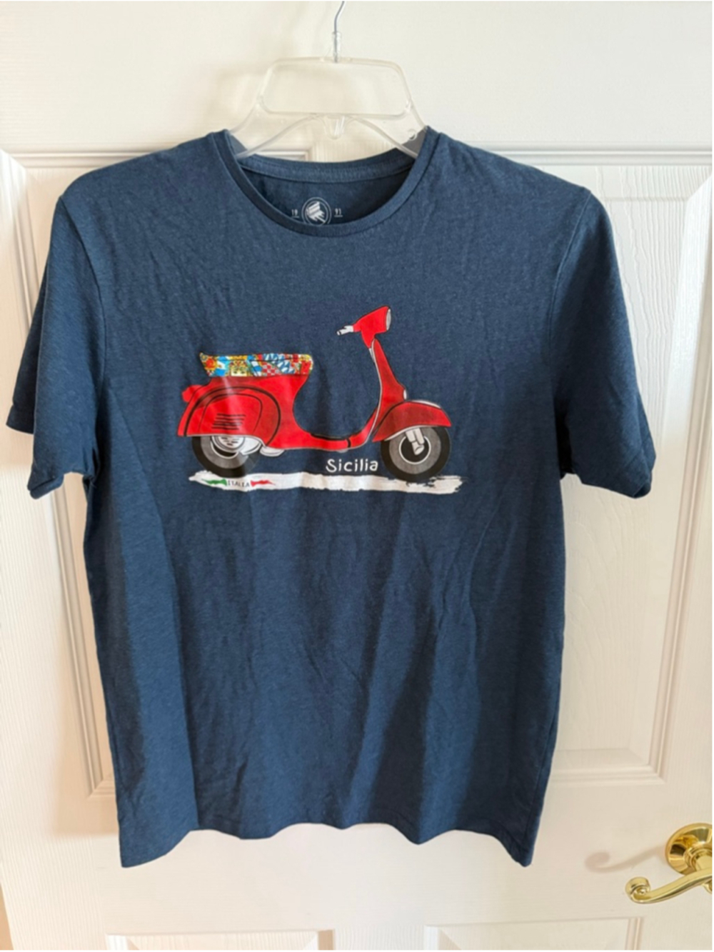 vintage-style red scooter graphic "Sicilia" (Sicily) Italian flag accent SZ S